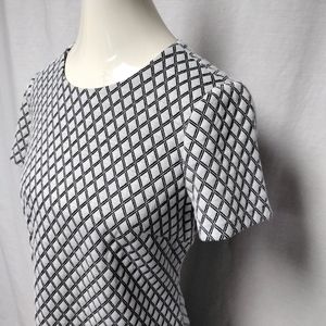 Calvin Klein.  Women's Black & White Diamond Print Knit Dress.  Size 10.